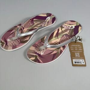 NWT OluKai Ho'opio Hau Beach Sandals Slip-on Silver/Pineapple Women Size 8